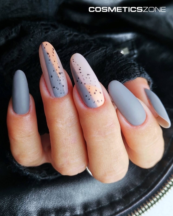 Manicure hybrydowy. Paznokcie pomalowoane lakierem hybrydowym w kolorze popielaty szary. Wykonanie: @agnese_nailartist