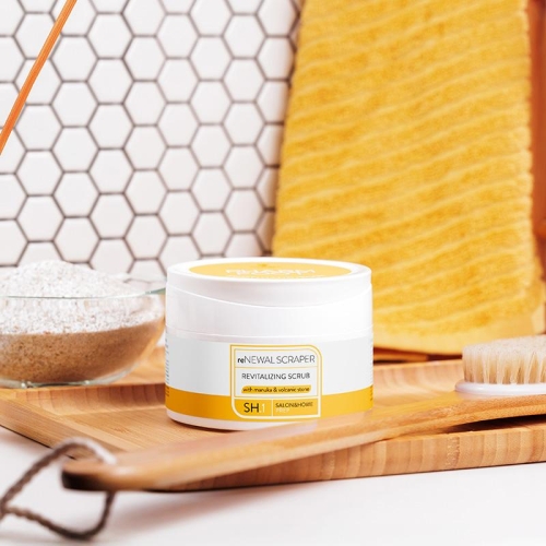 Pharm Foot reNEWAL Scraper 200g Rewitalizujący Peeling z ekstraktem z miodu manuka i kamieniem wulkanicznym