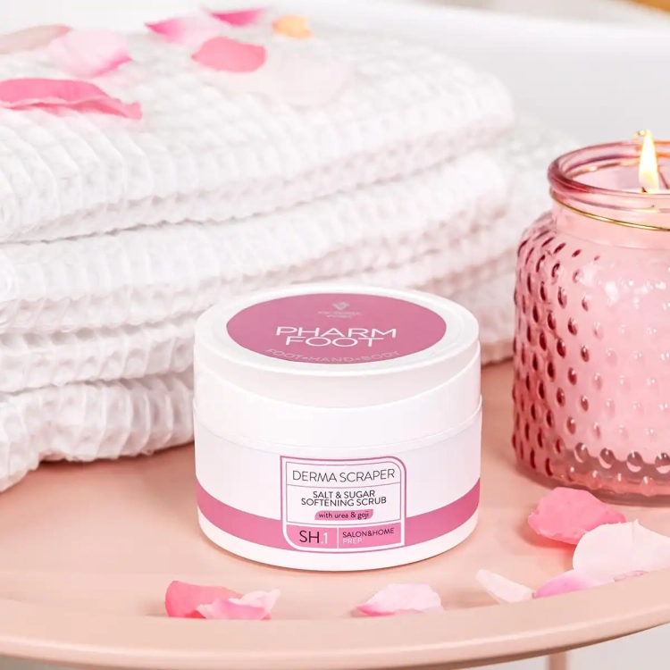 Zmiękczający peeling solno-cukrowy z mocznikiem i ekstraktem z jagód goji Pharm Foot Derma Scraper 200g
