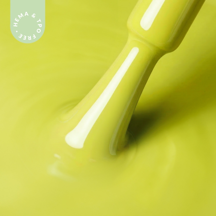 Zbliżenie na pędzelek zanurzony w lakierze hybrydowym A019 Lime Sorbet – intensywna, neonowa limonka o kremowym wykończeniu.