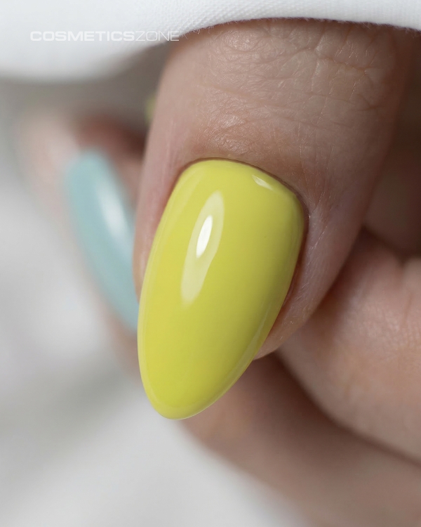 Zbliżenie na paznokcie pomalowane lakierem hybrydowym A019 Lime Sorbet – soczysty, limonkowy kolor o wysokim połysku.