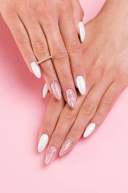 manicure ślubny, eleganckie paznokcie hybrydowe