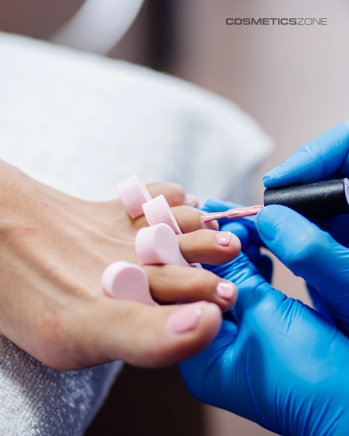 Pedicure hybrydowy — wzory i inspiracje dla perfekcyjnych stóp
